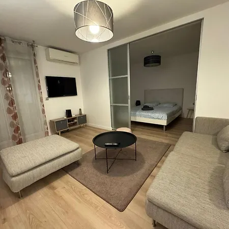 Beautiful Renovated 1 Garden Box Eurexpo-lyon- Stadium * Bron